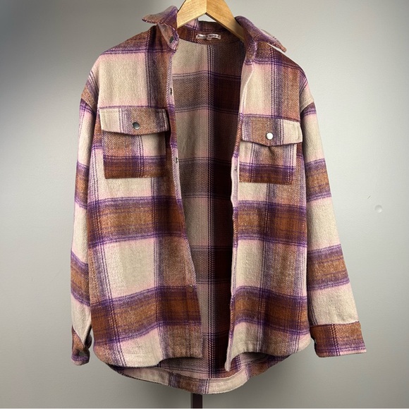 Bailey Rose Shacket - Picture 2 of 7